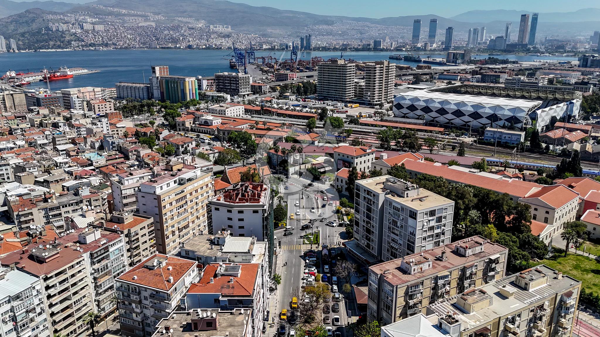 İZMİR ALSANCAK EMSALSİZ LOKASYON DEVREN KİRALIK KAFE