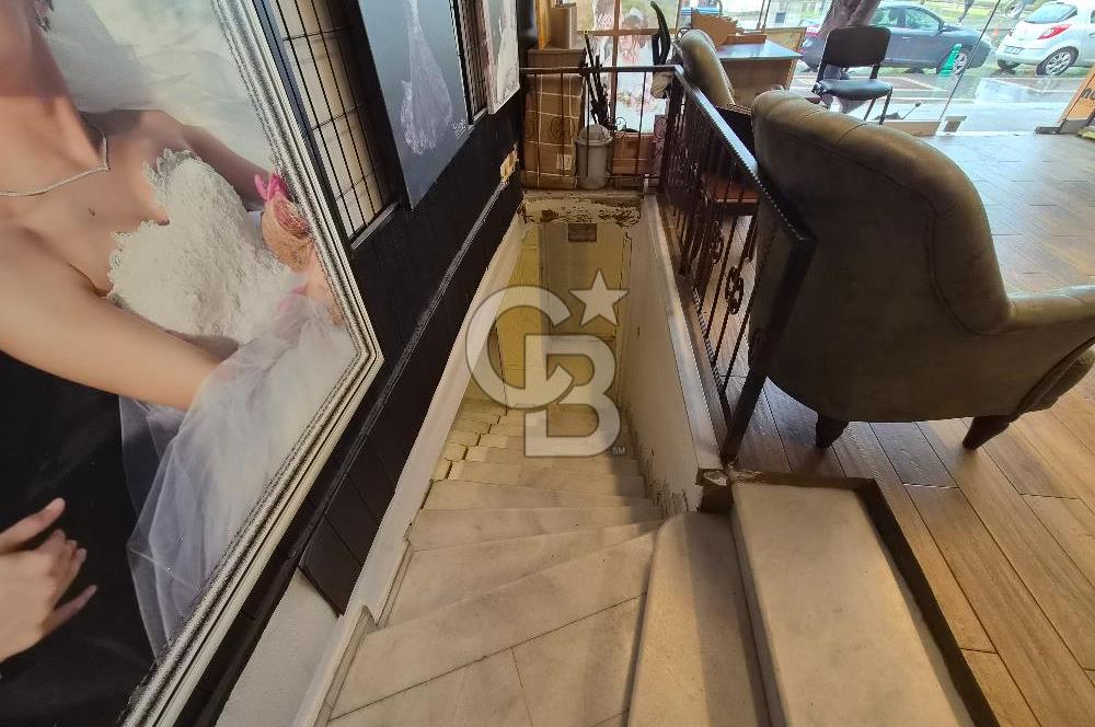 İZMİT İNÖNÜ CADDESİ ÜZERİNDE ÖZEL DEKORLU 160 M2 SATILIK DÜKKAN