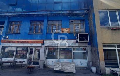Ticari binada 18 m² büyüklüğünde bir bölüm (Yatırımlık)