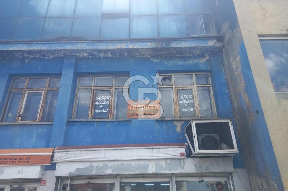 Ticari binada 18 m² büyüklüğünde bir bölüm (Yatırımlık)