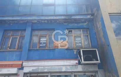 Ticari binada 18 m² büyüklüğünde bir bölüm (Yatırımlık)