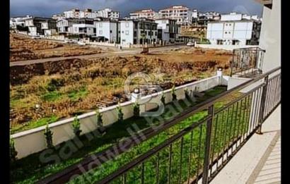 Seferihisar Merkezde Satılık 2+1 Doğalgazlı Daire