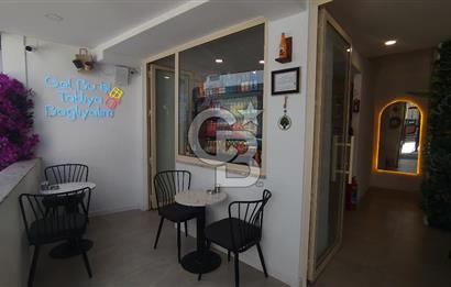 Bostanlı Merkez'de Devirli Kiralık Dükkan 