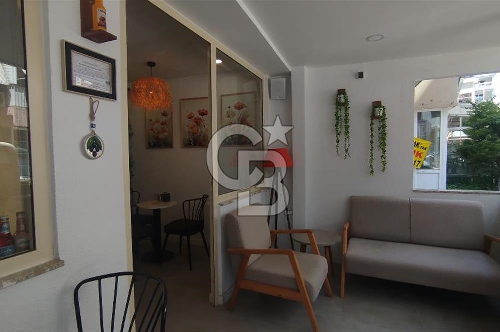 Bostanlı Merkez'de Devirli Kiralık Dükkan 