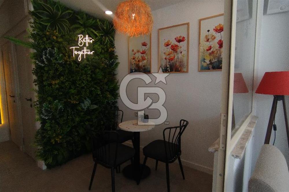 Bostanlı Merkez'de Devirli Kiralık Dükkan 