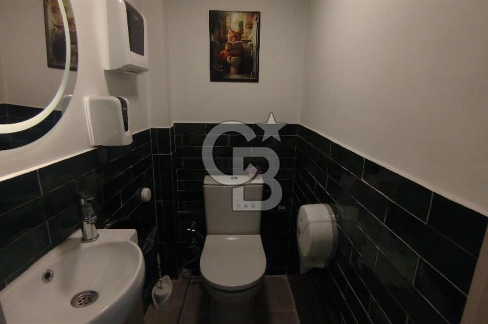 Bostanlı Merkez'de Devirli Kiralık Dükkan 