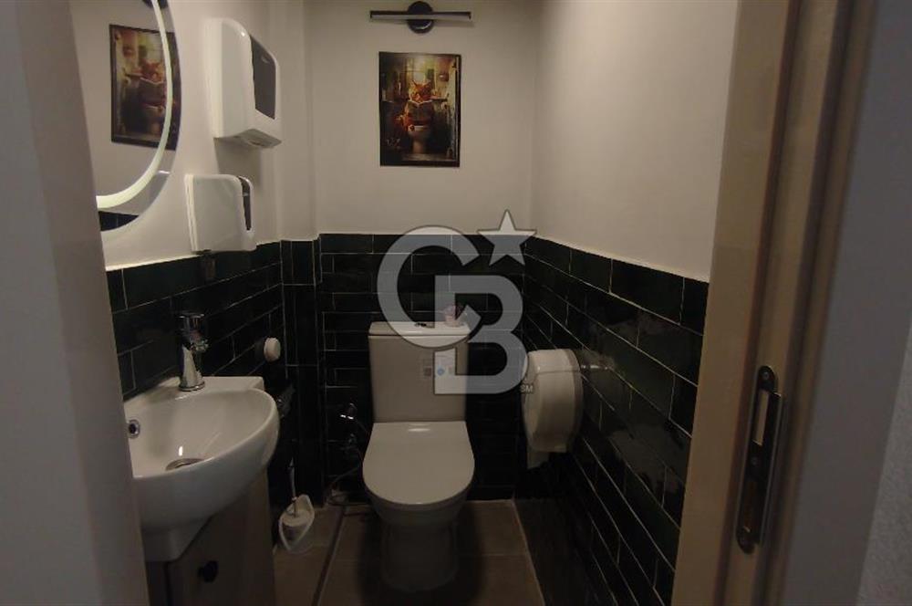 Bostanlı Merkez'de Devirli Kiralık Dükkan 