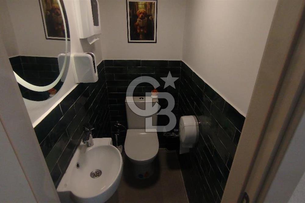 Bostanlı Merkez'de Devirli Kiralık Dükkan 