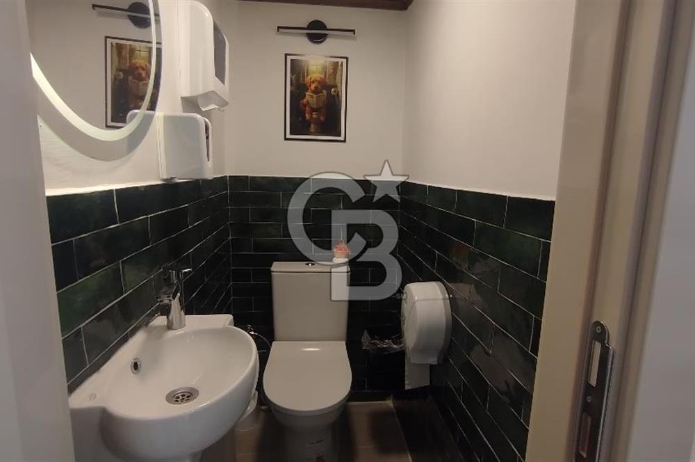 Bostanlı Merkez'de Devirli Kiralık Dükkan 