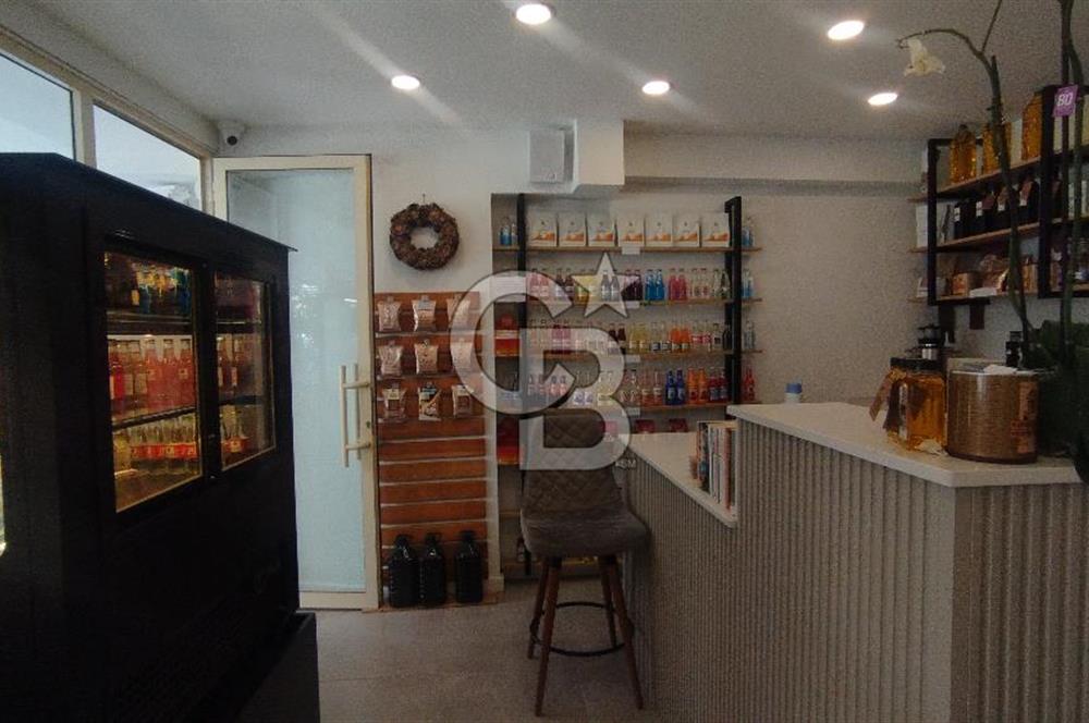 Bostanlı Merkez'de Devirli Kiralık Dükkan 