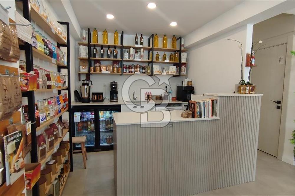 Bostanlı Merkez'de Devirli Kiralık Dükkan 
