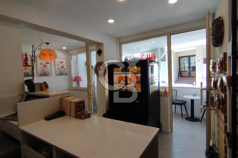 Bostanlı Merkez'de Devirli Kiralık Dükkan 