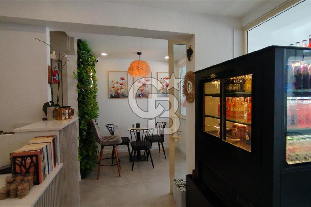Bostanlı Merkez'de Devirli Kiralık Dükkan 