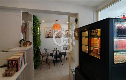 Bostanlı Merkez'de Devirli Kiralık Dükkan 