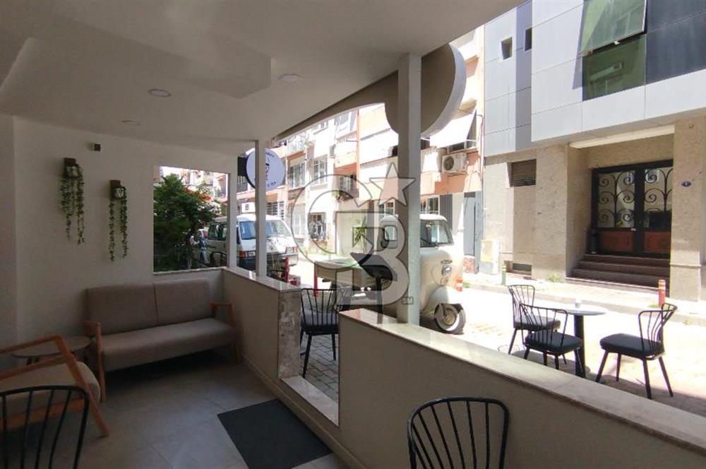 Bostanlı Merkez'de Devirli Kiralık Dükkan 