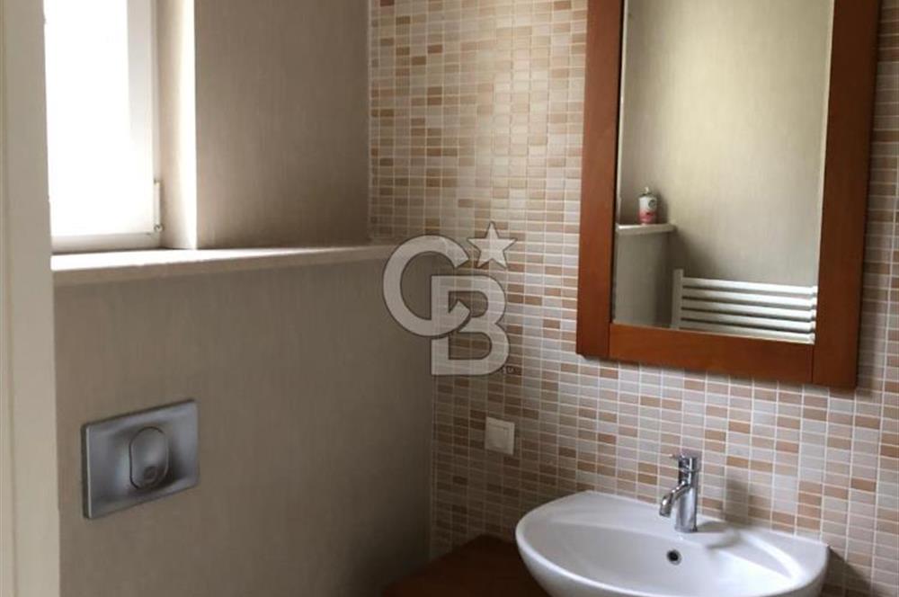 Bahçeşehir'e Komşu Donanımlı Sitede Köşe Konumda Dubleks Villa
