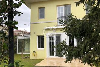 Bahçeşehir'e Komşu Donanımlı Sitede Köşe Konumda Dubleks Villa - 1 - 348408