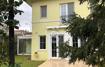 Bahçeşehir'e Komşu Donanımlı Sitede Köşe Konumda Dubleks Villa
