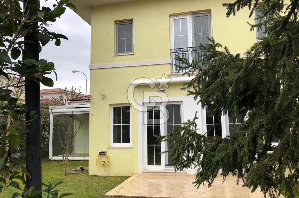 Bahçeşehir'e Komşu Donanımlı Sitede Köşe Konumda Dubleks Villa
