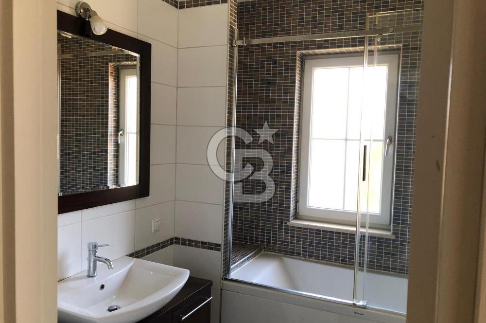 Bahçeşehir'e Komşu Donanımlı Sitede Köşe Konumda Dubleks Villa