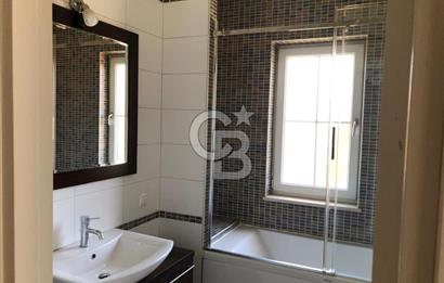 Bahçeşehir'e Komşu Donanımlı Sitede Köşe Konumda Dubleks Villa
