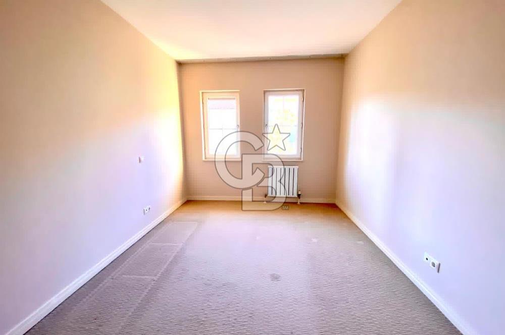 Bahçeşehir'e Komşu Donanımlı Sitede Köşe Konumda Dubleks Villa