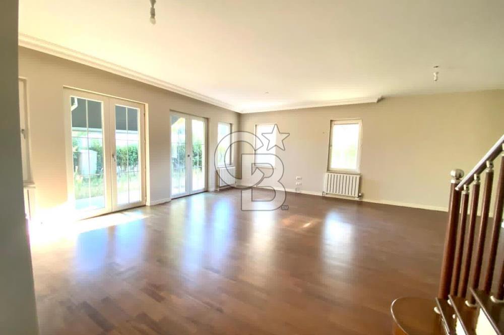 Bahçeşehir'e Komşu Donanımlı Sitede Köşe Konumda Dubleks Villa