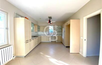 Bahçeşehir'e Komşu Donanımlı Sitede Köşe Konumda Dubleks Villa