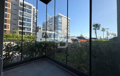 Ataşehir Modernde Büyük Tip Satılık 2+1 Daire