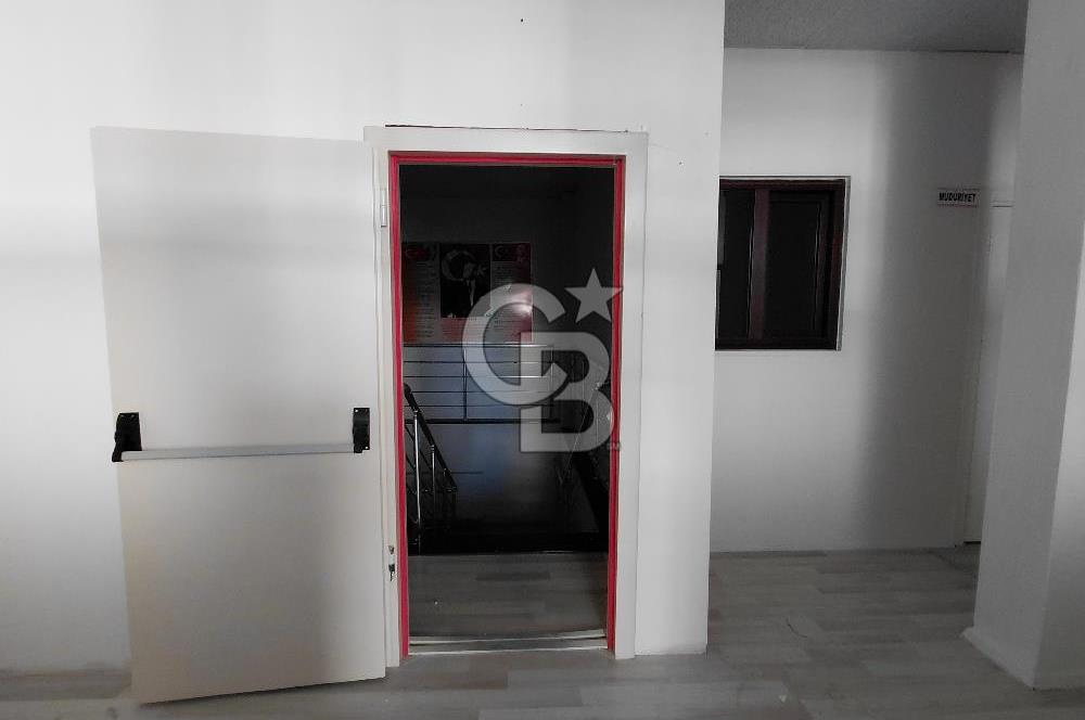 Cadde Üzeri Köşe Konum | Bahçeli Kurumsal Kiralık Dükkan