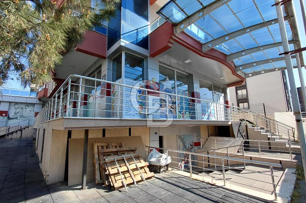Cadde Üzeri Köşe Konum | Bahçeli Kurumsal Kiralık Dükkan
