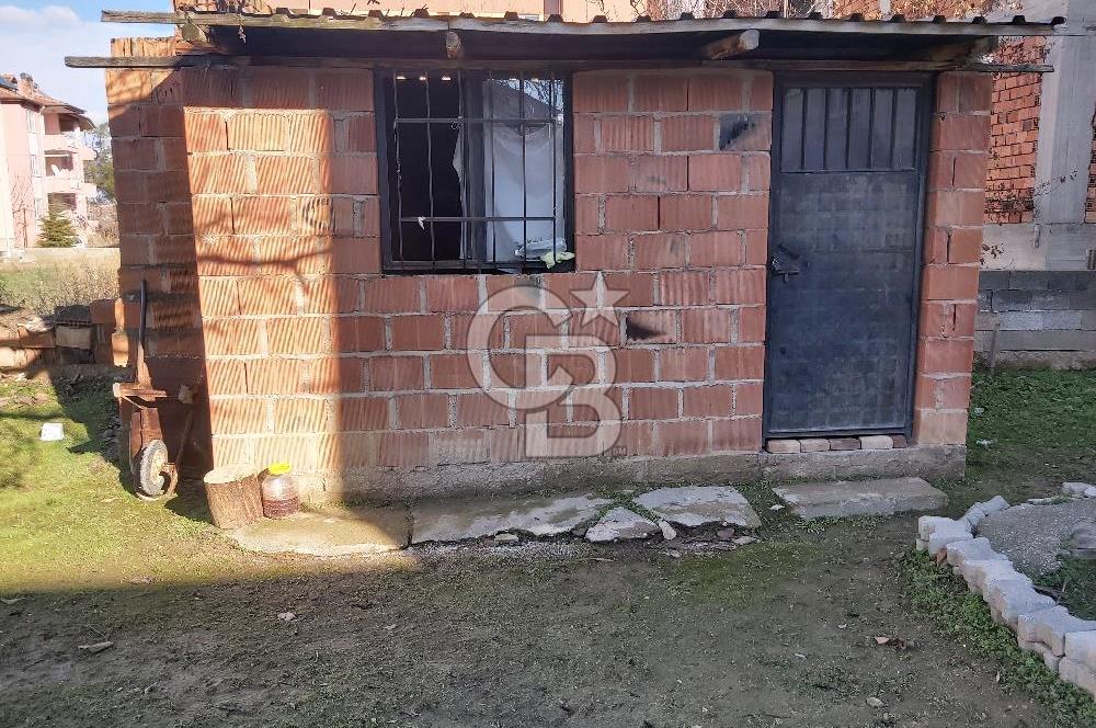 Afyon-Dazkırı Yeniyol Mah.de Merkeze Yakın Satılık Ev ve Arsası