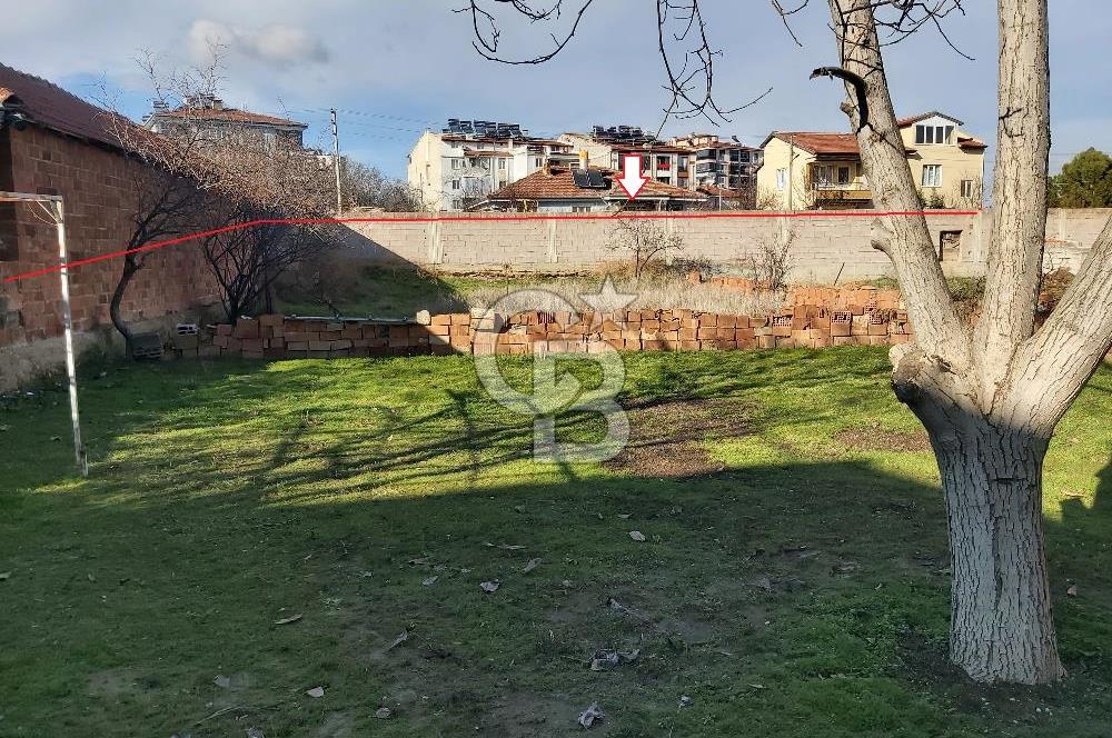 Afyon-Dazkırı Yeniyol Mah.de Merkeze Yakın Satılık Ev ve Arsası