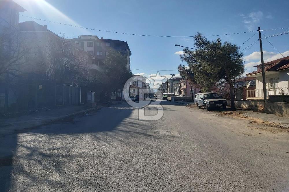 Afyon-Dazkırı Yeniyol Mah.de Merkeze Yakın Satılık Ev ve Arsası