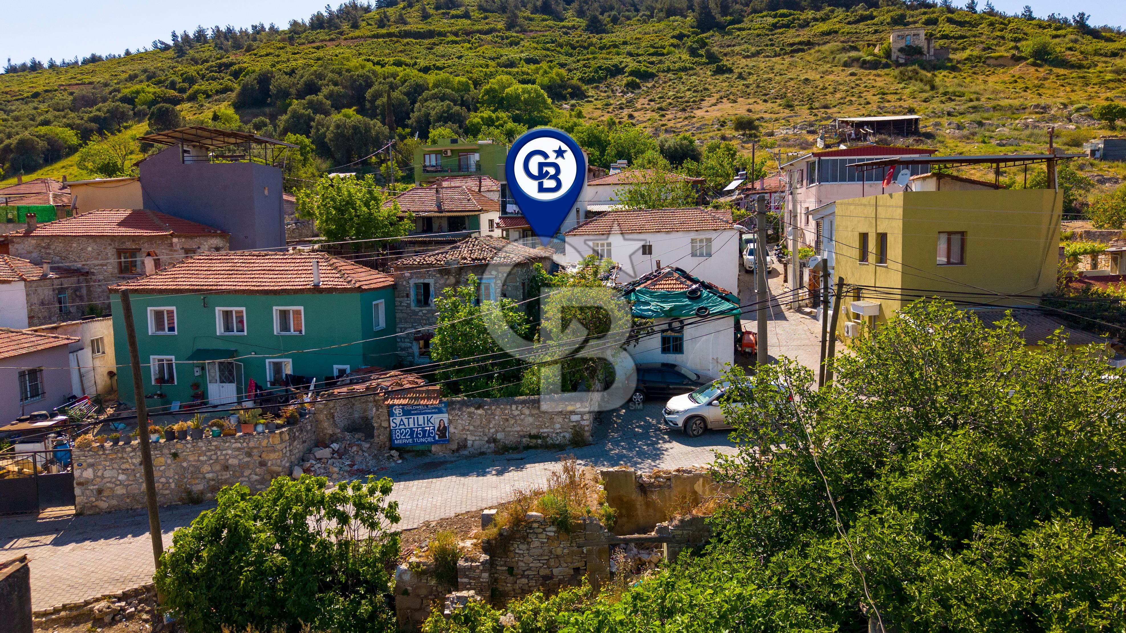 Foça Ilıpınar'da Satılık Kargir Ev ve Arsa