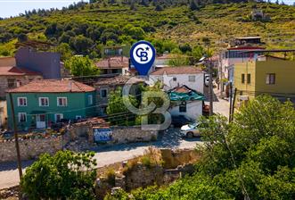 Foça Ilıpınar'da Satılık Kargir Ev ve Arsa - 1 - 348611