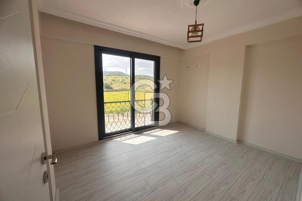 Foça Yenibağarası Mah. Ana Cadde Üzeri Kiralık 2+1 Daire