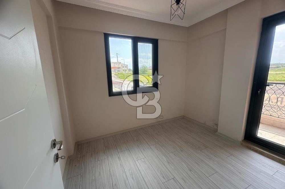 Foça Yenibağarası Mah. Ana Cadde Üzeri Kiralık 2+1 Daire