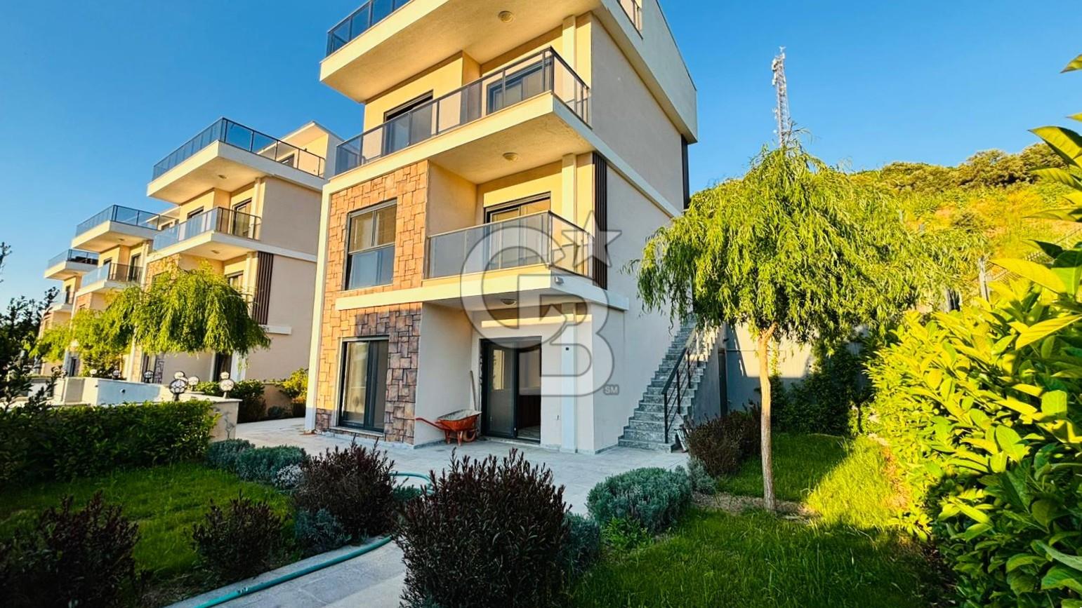 Yenifoça Cumhuriyet Mah. Kiralık Müstakil Bahçeli 6+1 Villa