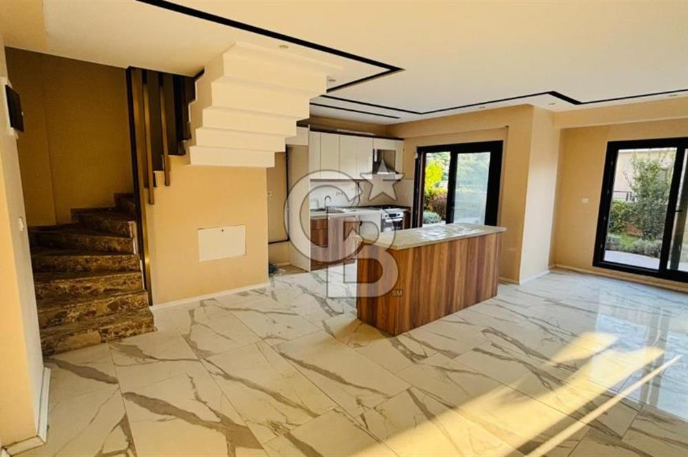 Yenifoça Cumhuriyet Mah. Kiralık Müstakil Bahçeli 6+1 Villa