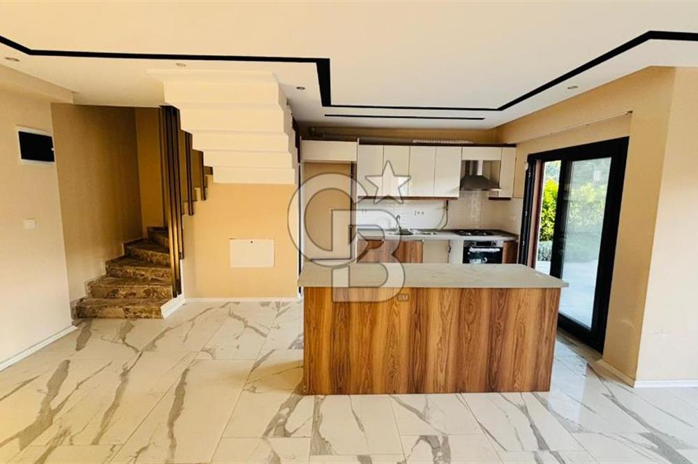 Yenifoça Cumhuriyet Mah. Kiralık Müstakil Bahçeli 6+1 Villa
