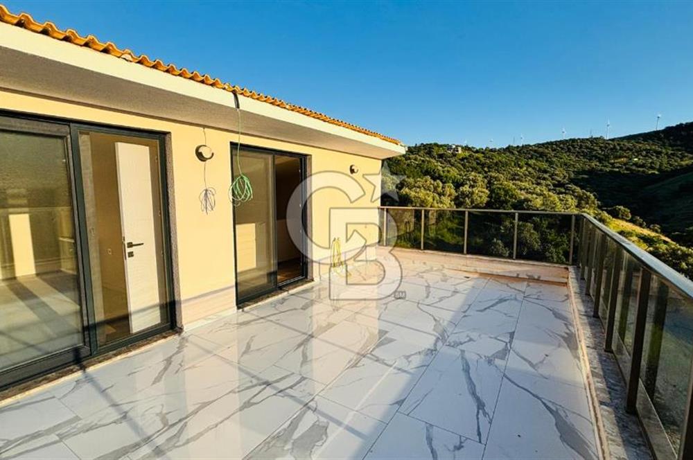 Yenifoça Cumhuriyet Mah. Kiralık Müstakil Bahçeli 6+1 Villa