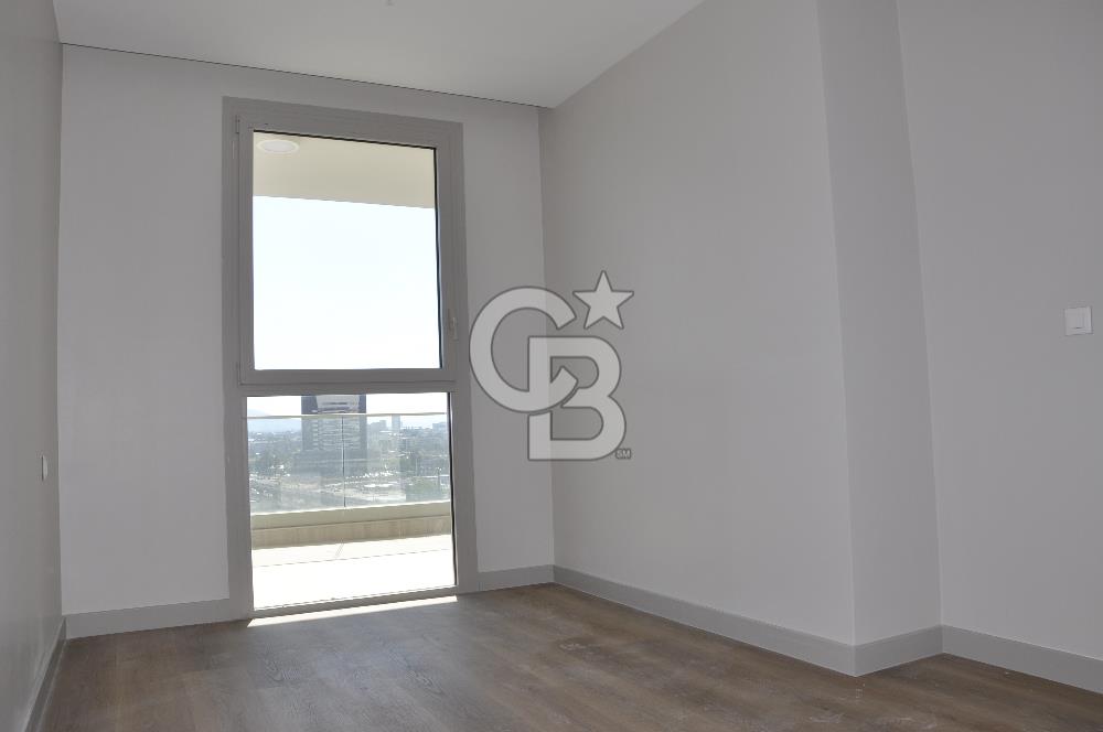 Konak Halkapınar Megapol İzmir'de Deniz Manzaralı 1+1