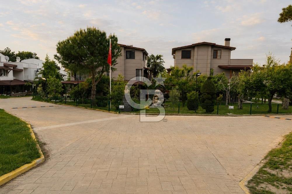 TEKİRDAĞ DENİZKORU SİTESİ'NDE 3+1 SATILIK ÖZEL PLAJLI VİLLA