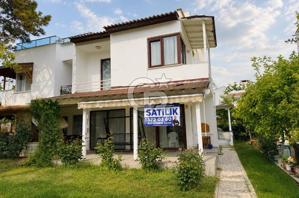 TEKİRDAĞ DENİZKORU SİTESİ'NDE 3+1 SATILIK ÖZEL PLAJLI VİLLA