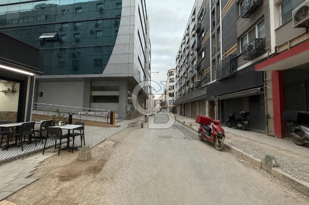 ALSANCAK’TA İŞLEK LOKASYONDA SATILIK BACALI DÜKKAN