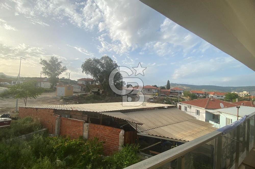 FOÇA YENİBAĞARASI'NDA EŞYALI 2+1 AÇIK MUTFAK SATILIK DAİRE 
