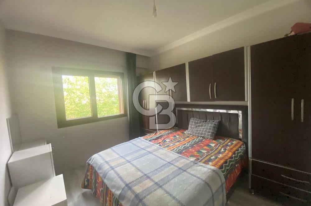 FOÇA YENİBAĞARASI'NDA EŞYALI 2+1 AÇIK MUTFAK SATILIK DAİRE 