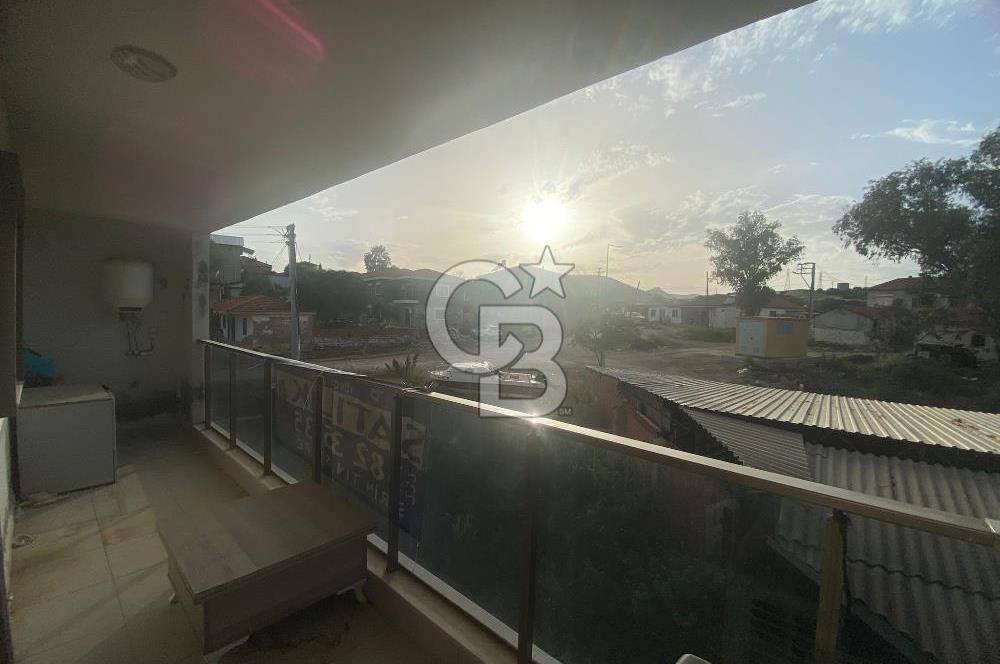 FOÇA YENİBAĞARASI'NDA EŞYALI 2+1 AÇIK MUTFAK SATILIK DAİRE 