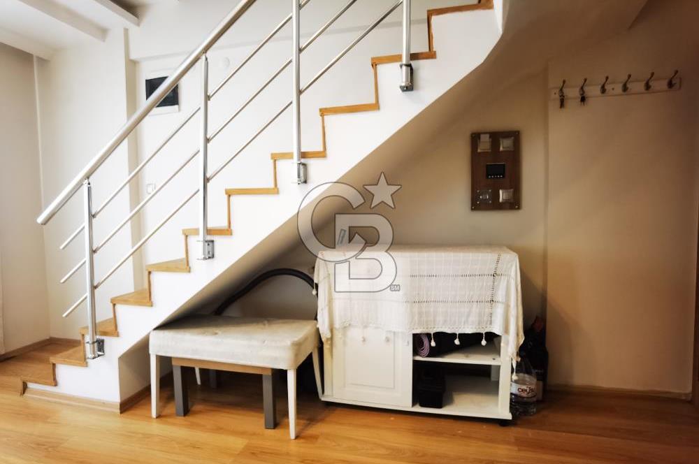 Bornova Küçükpark'ta 2+1 eşyalı kiralık dubleks daire